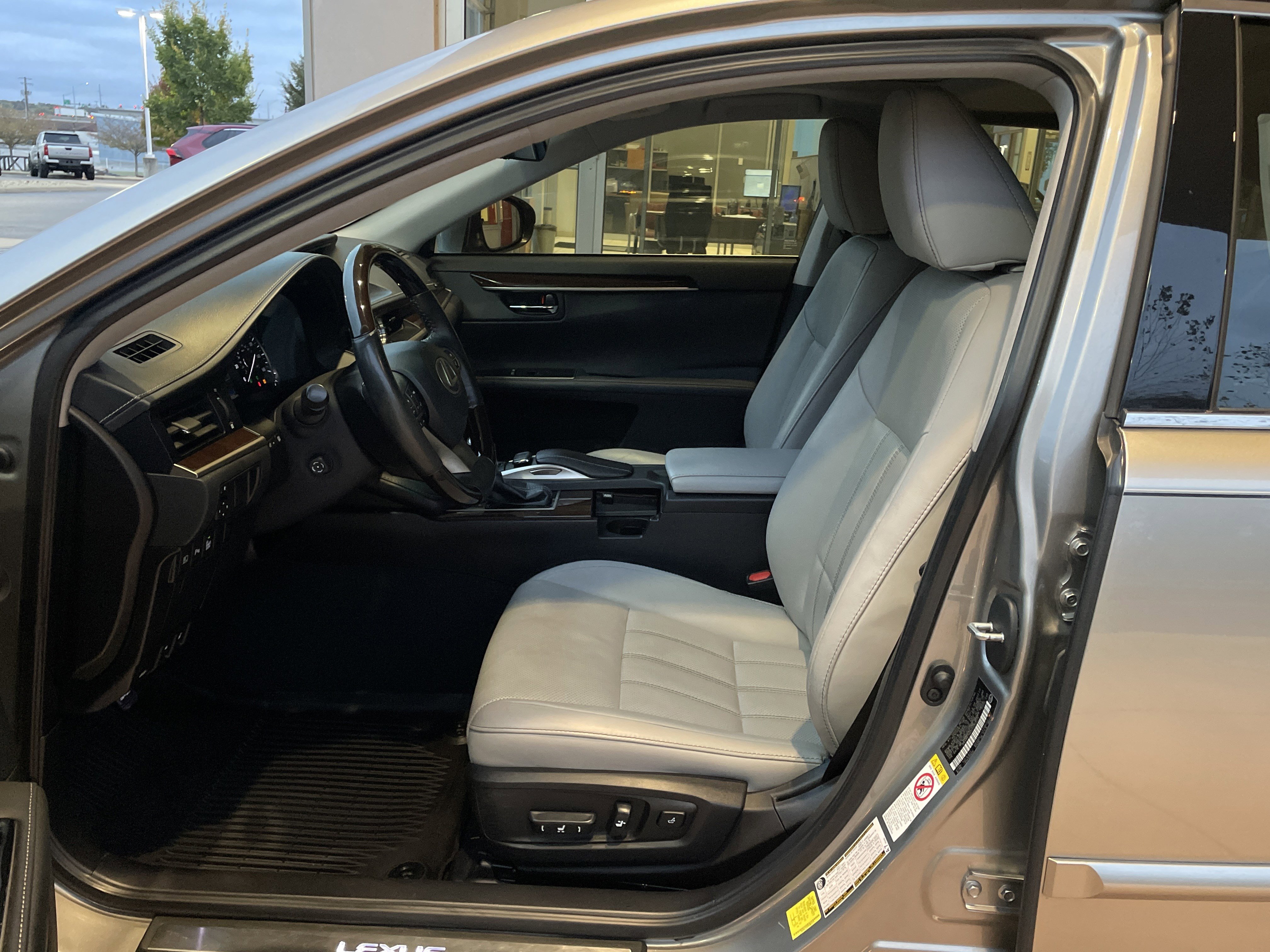 Used 2017 Lexus ES 350 image 7