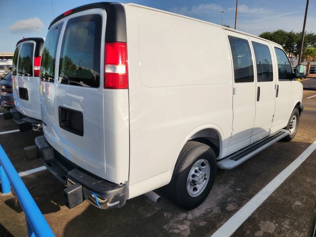 Used 2025 Chevrolet Express 2500 w/ Driver Convenience Package RWD image 5