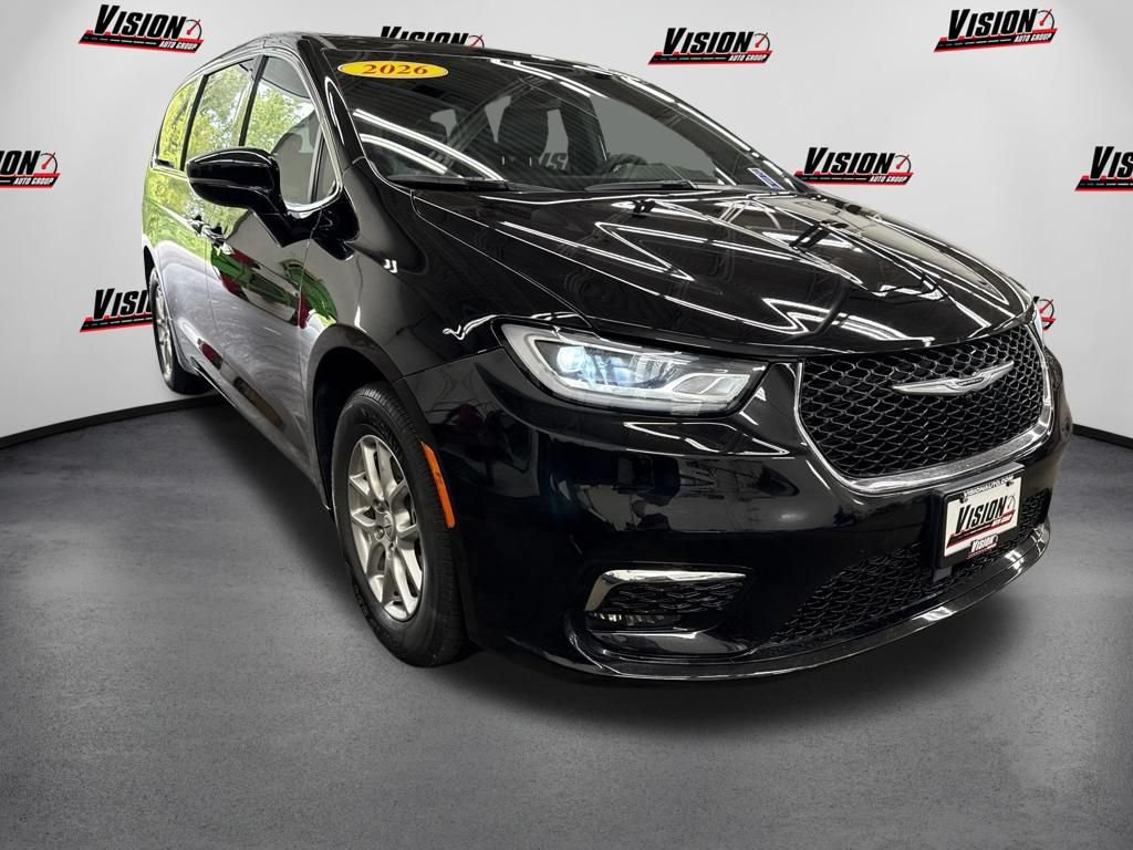 Used 2026 Chrysler Pacifica Select FWD image 3
