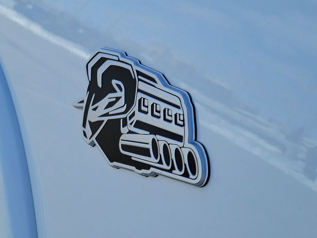 New 2026 RAM 1500 4x4 Crew Cab image 8