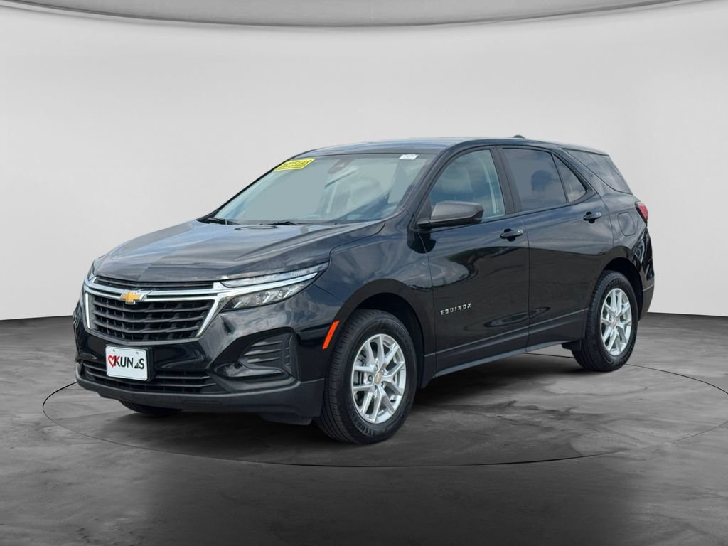 Used 2023 Chevrolet Equinox LS w/ LS Convenience Package AWD/4WD image 4
