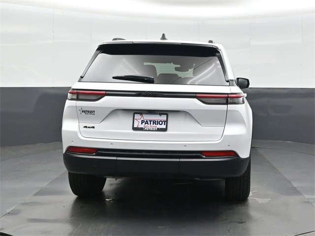 New 2025 Jeep Grand Cherokee Altitude image 9