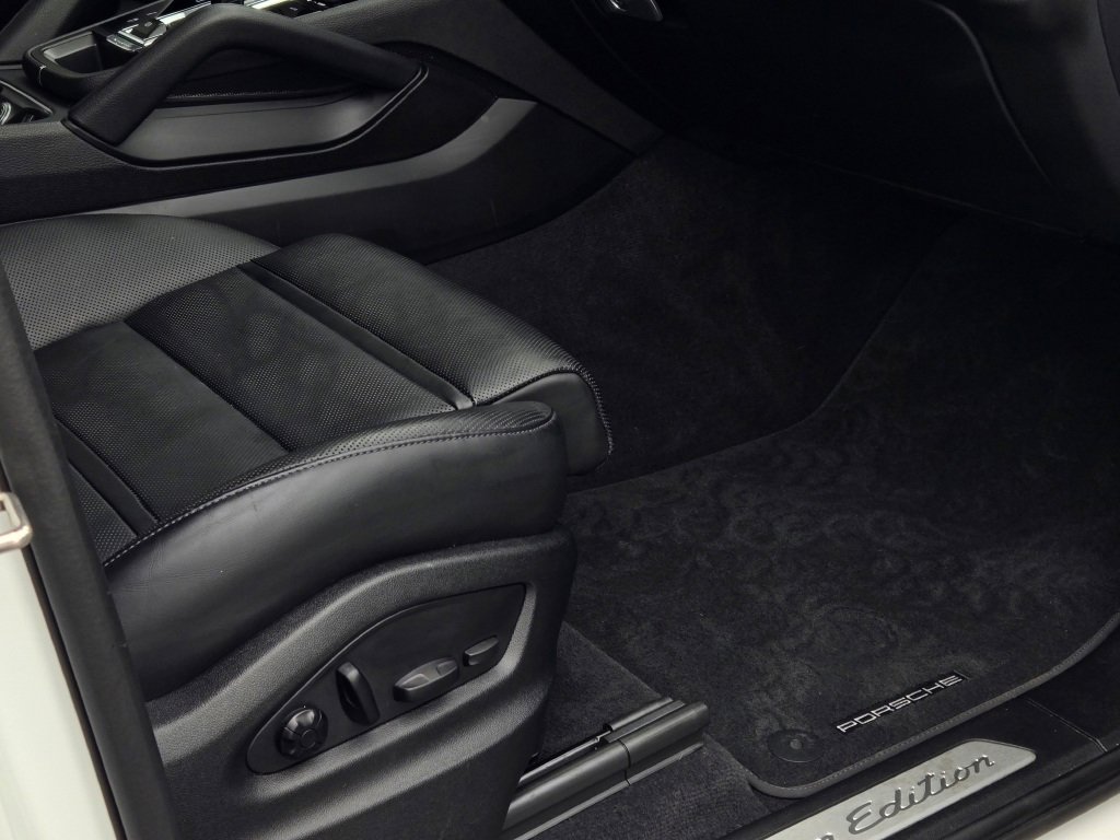 Used 2023 Porsche Cayenne Platinum Edition image 28