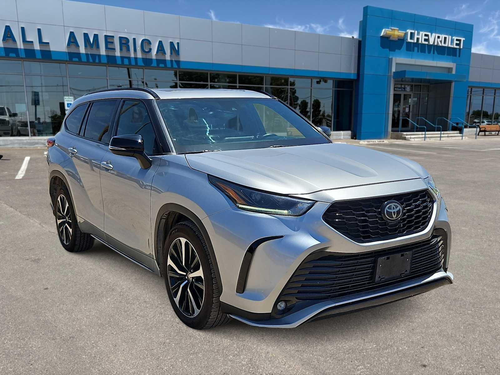 Used 2022 Toyota Highlander XSE FWD video 2