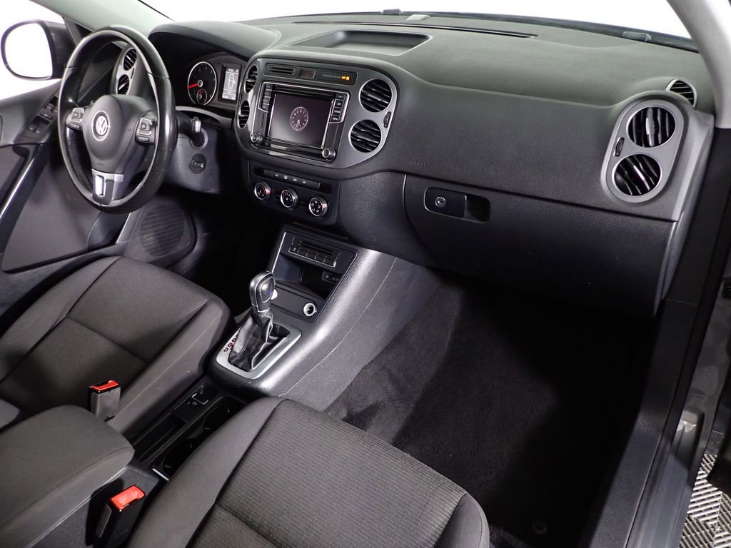 Used 2017 Volkswagen Tiguan Limited w/ Premium Package image 32