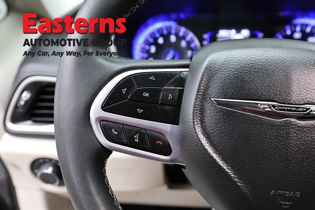 Used 2022 Chrysler Voyager LX FWD image 15