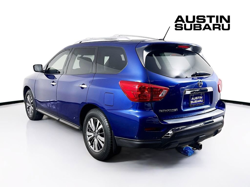 Used 2018 Nissan Pathfinder SV image 5