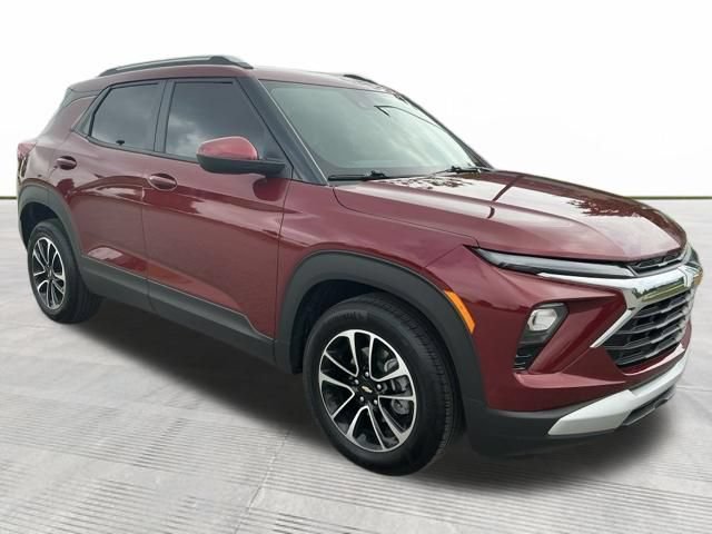 Used 2024 Chevrolet TrailBlazer LT w/ Driver Confidence Package FWD image 2