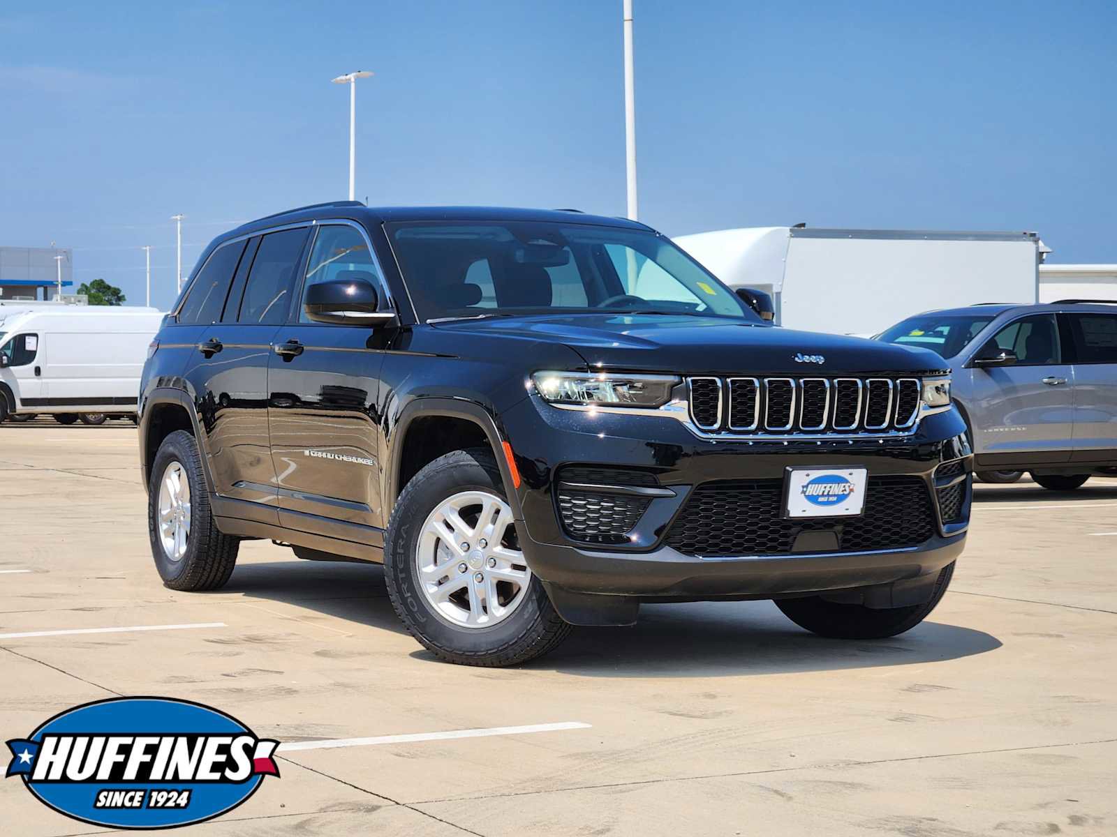Used 2023 Jeep Grand Cherokee Laredo w/ Luxury Tech Group I