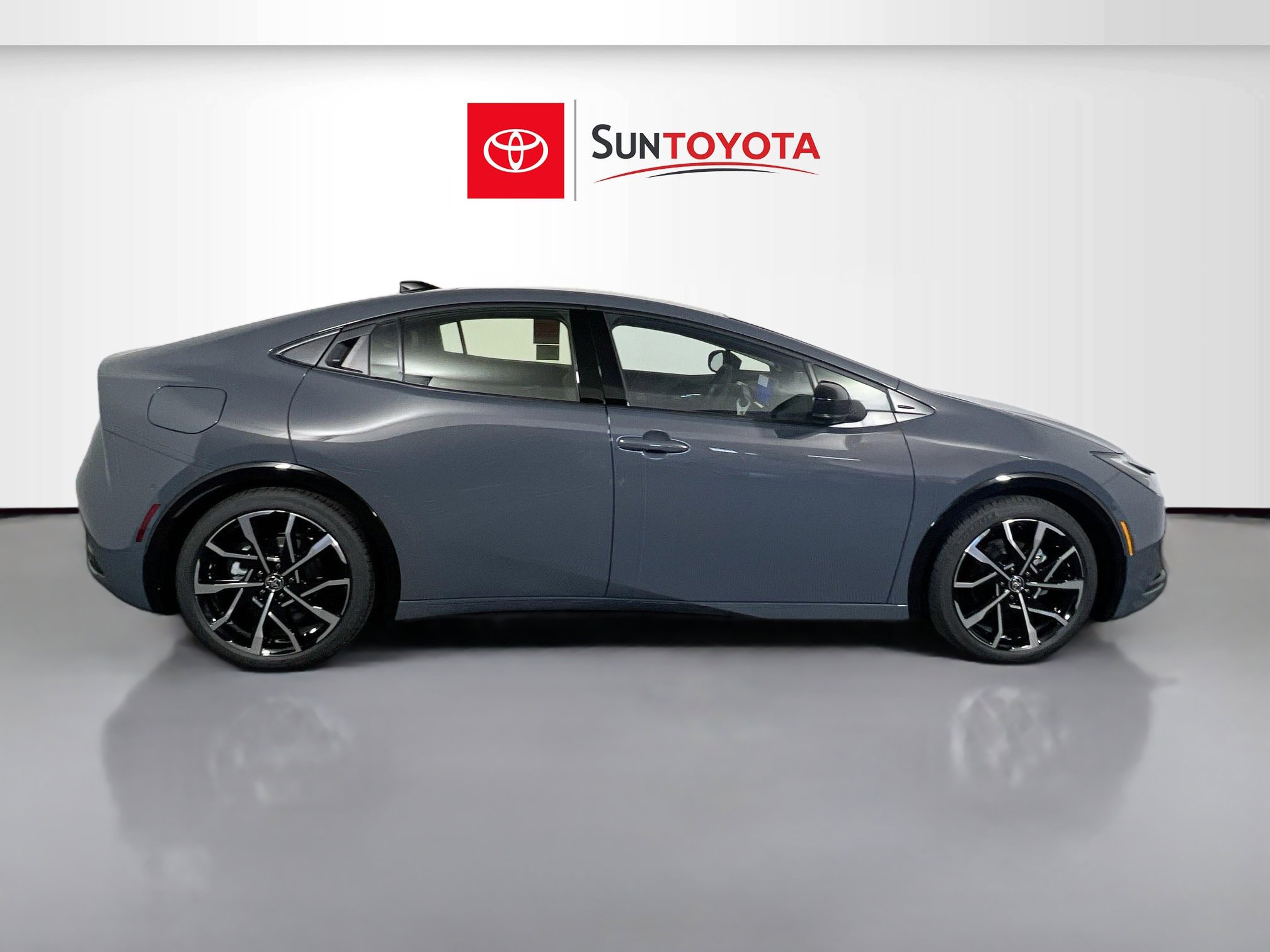 New 2026 Toyota Prius Plug-In Hybrid FWD image 2