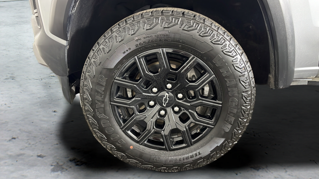 Used 2025 Chevrolet Colorado Trail Boss AWD/4WD image 46