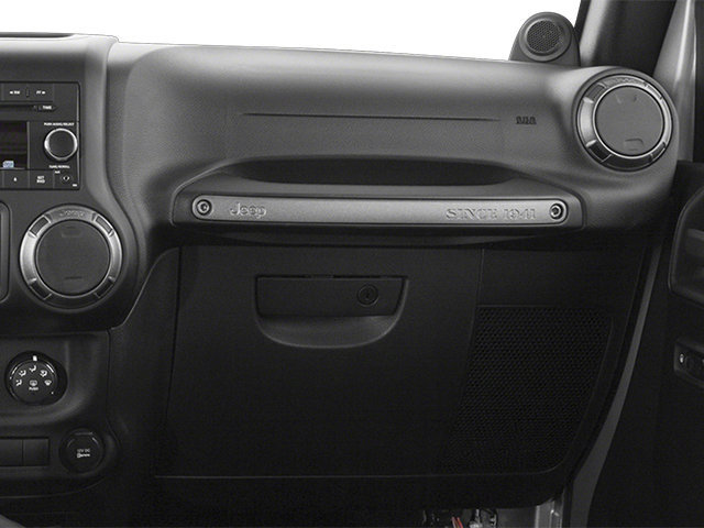 Used 2014 Jeep Wrangler Unlimited Sahara w/ Connectivity Group AWD/4WD image 18