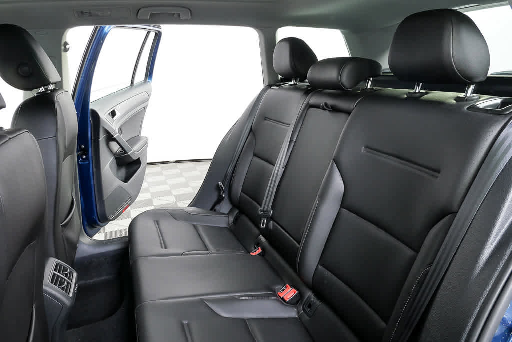 Used 2019 Volkswagen Golf SE image 19