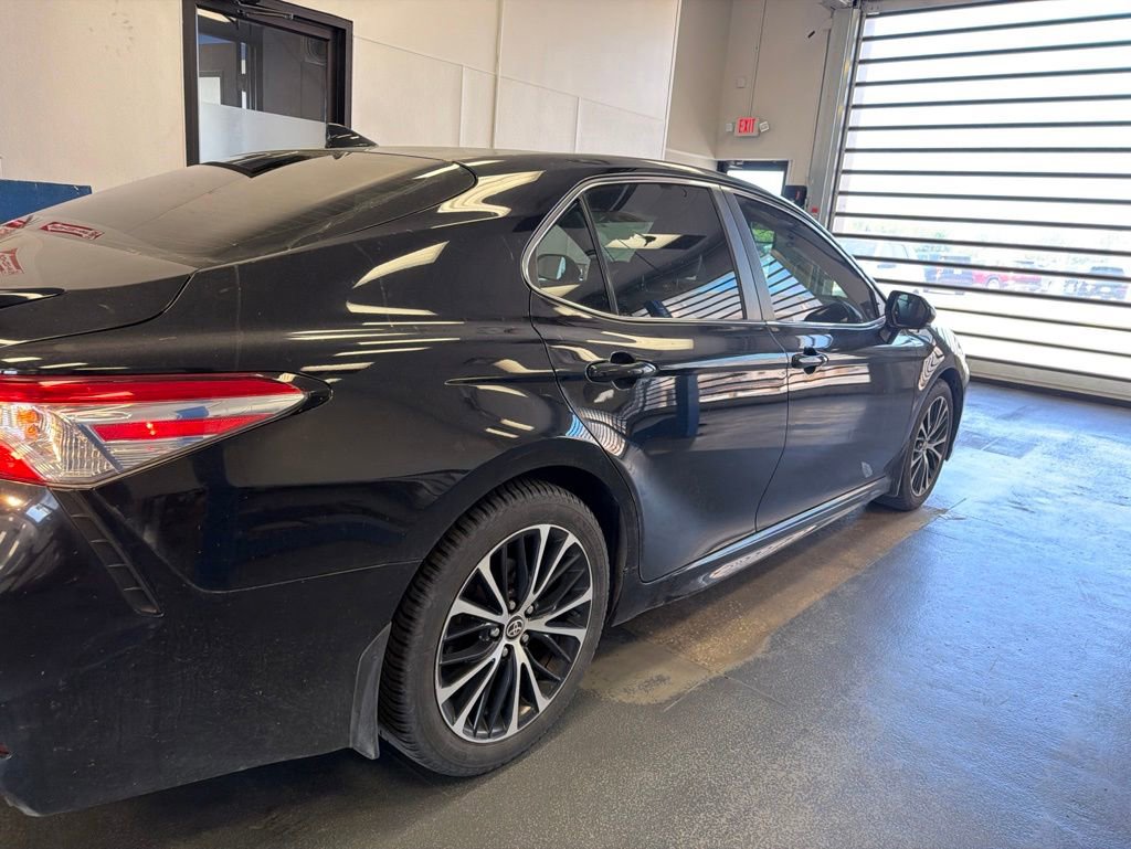 Used 2020 Toyota Camry SE FWD image 7