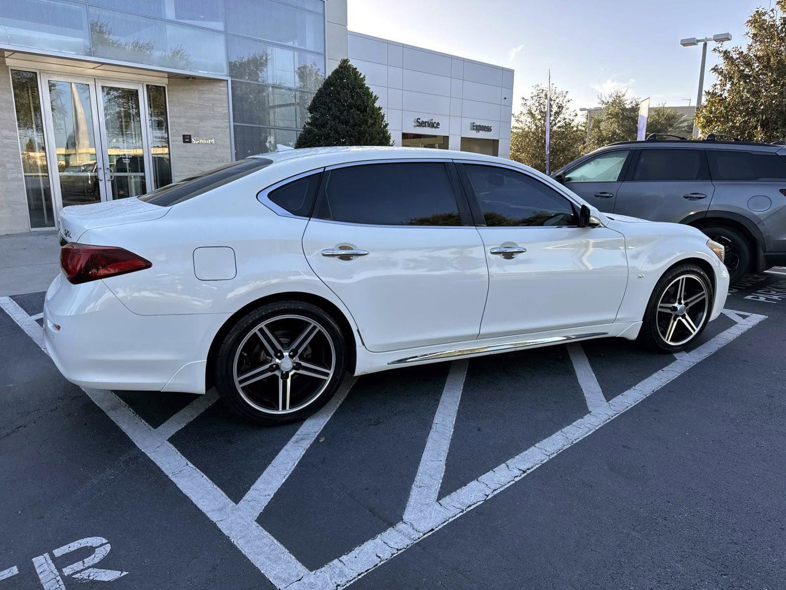 Used 2015 INFINITI Q70 L 3.7 image 2