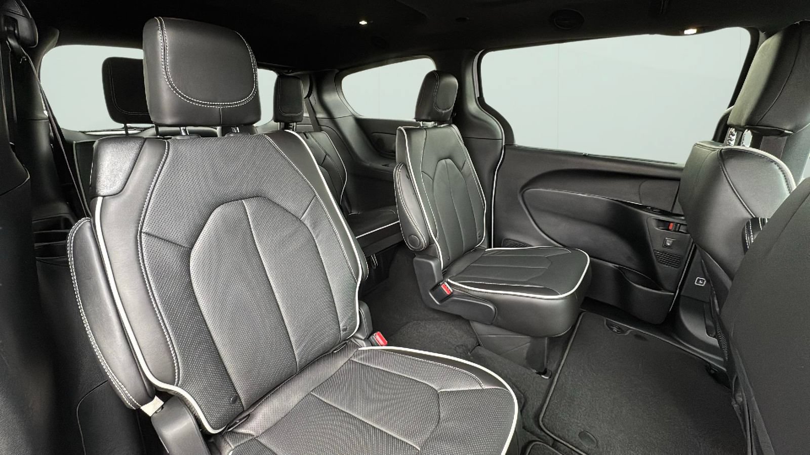 New 2026 Chrysler Pacifica Limited w/ S Appearance Package FWD image 27