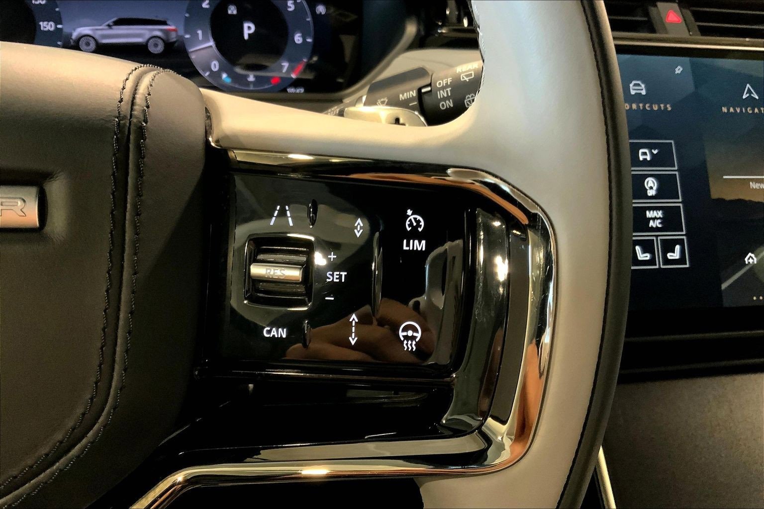 Used 2026 Land Rover Range Rover Velar Dynamic SE image 24