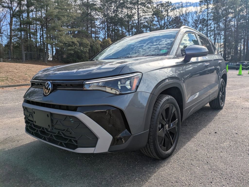 New 2026 Volkswagen Taos SE image 8