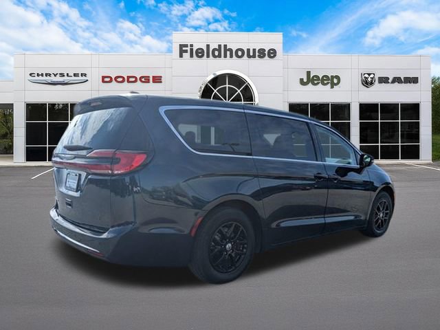 Used 2023 Chrysler Pacifica Touring-L image 13