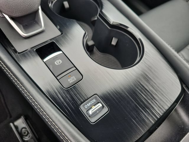 Used 2025 Nissan Rogue Platinum FWD image 33