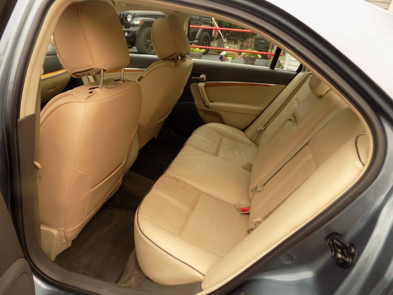 Used 2011 Lincoln MKZ FWD image 14