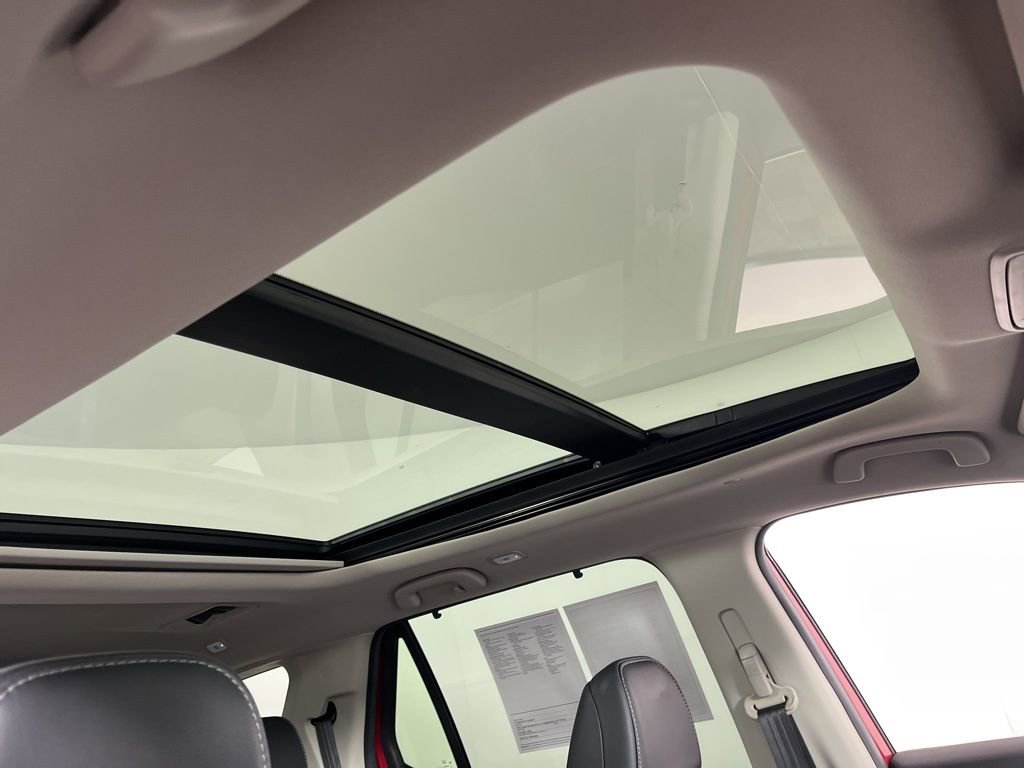 Used 2024 Honda Pilot Touring image 7