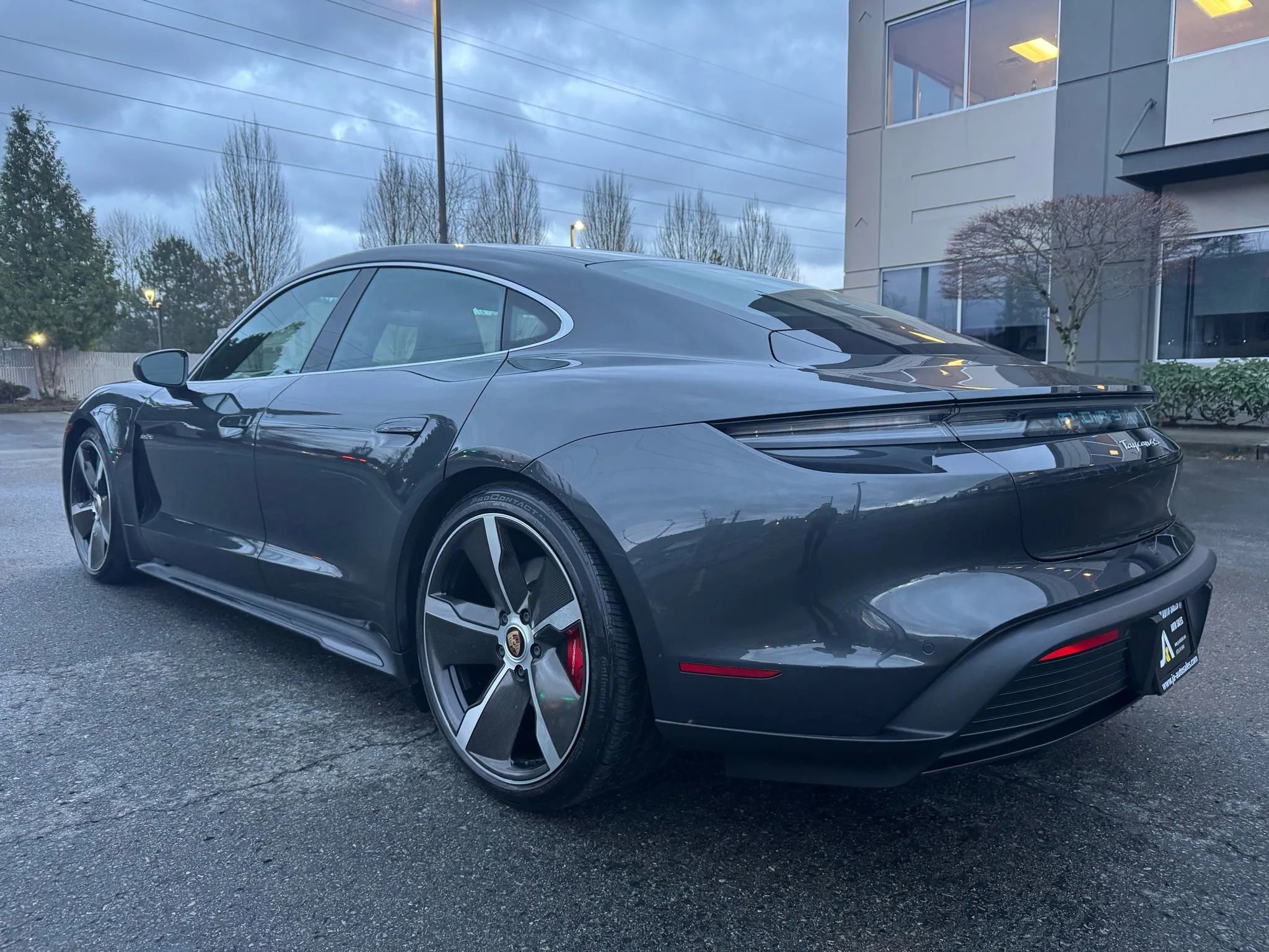 Used 2022 Porsche Taycan 4S image 9