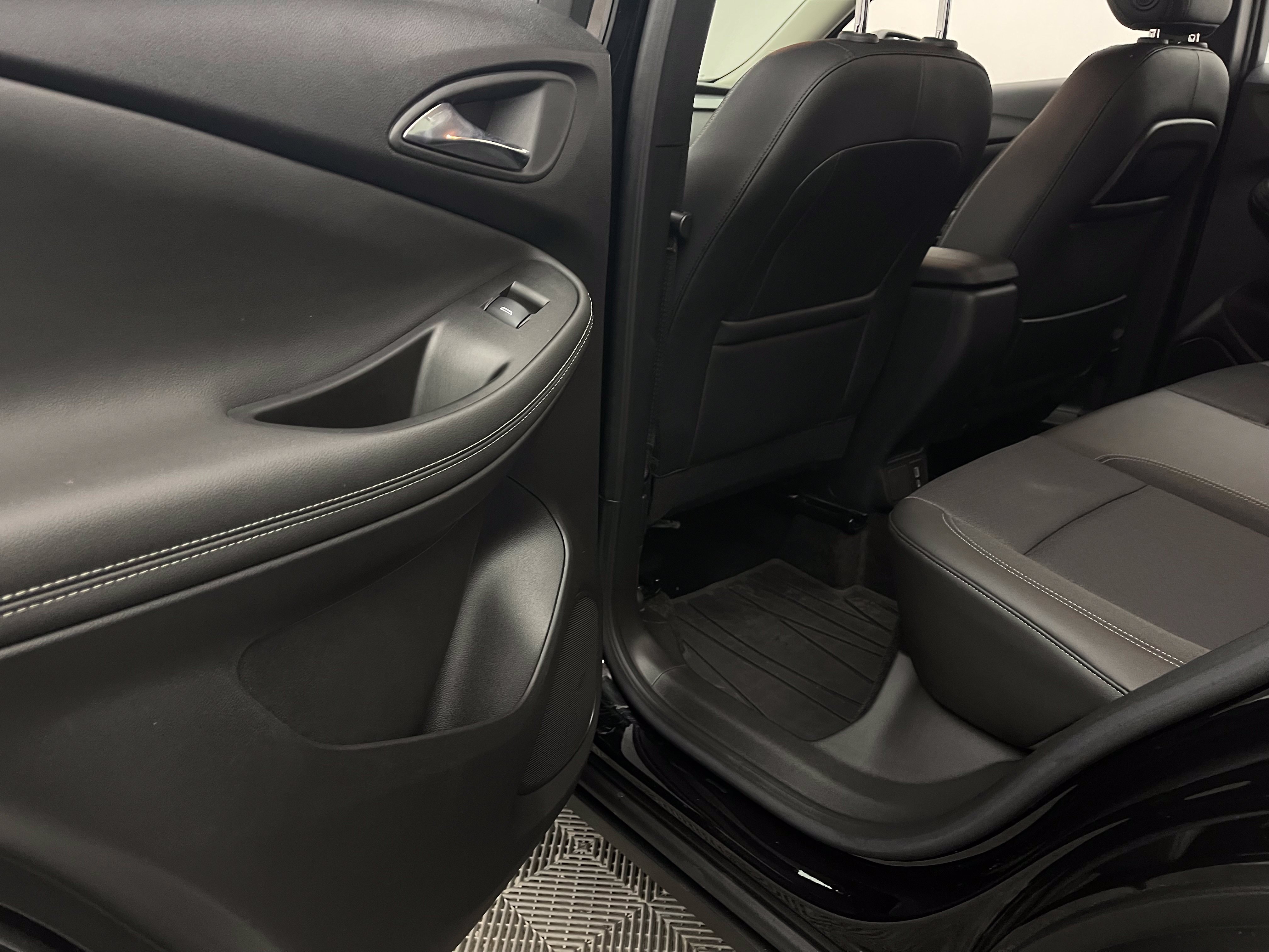 Used 2023 Buick Encore GX Preferred w/ Cold Weather Comfort Package AWD/4WD image 32