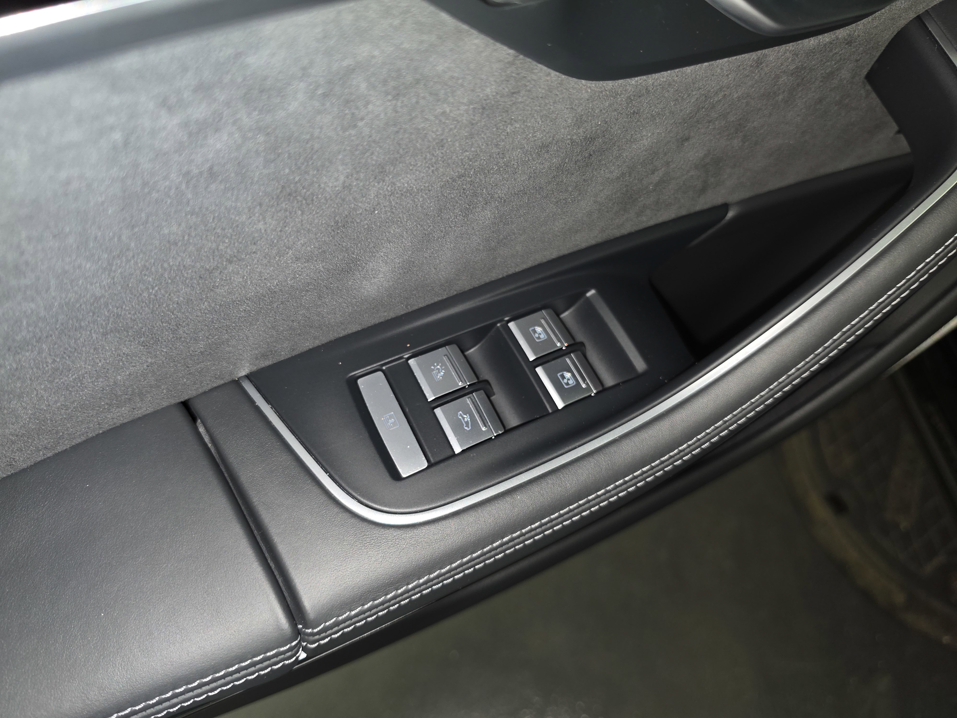 Used 2022 Audi S8 w/ S8 Comfort Plus Package AWD/4WD image 27