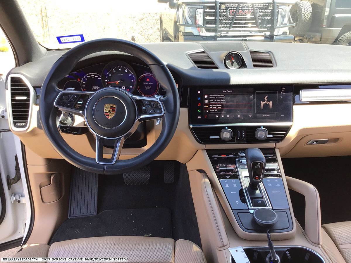 Used 2023 Porsche Cayenne AWD/4WD image 12