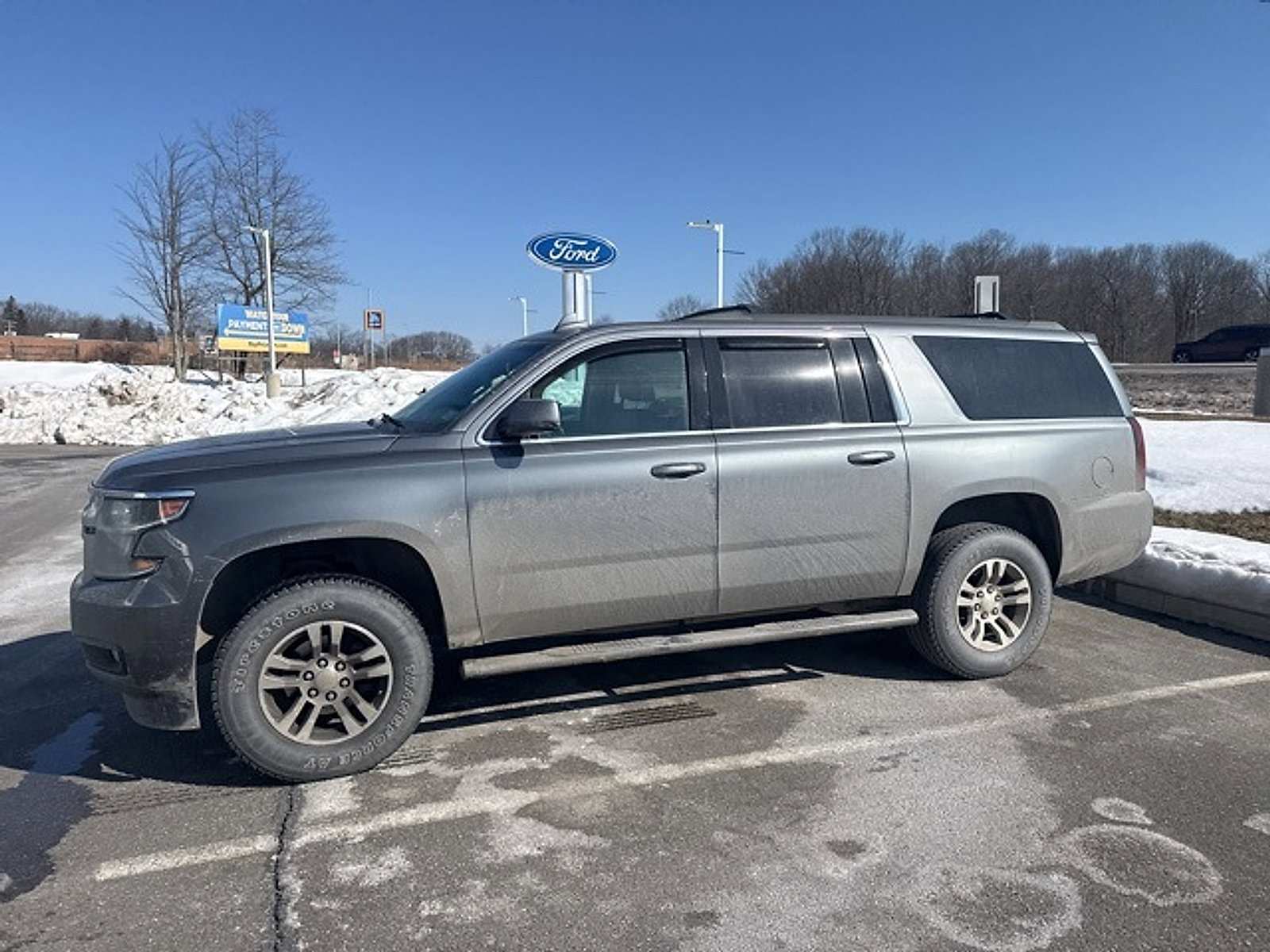 Used 2018 Chevrolet Suburban LT image 3