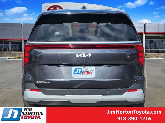 Used 2025 Kia Carnival image 6