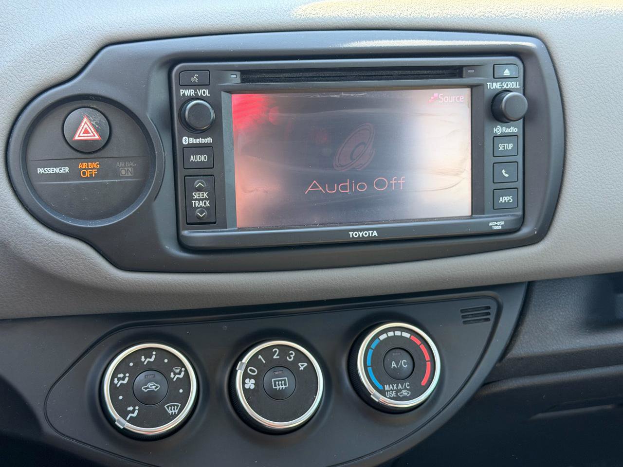 Used 2016 Toyota Yaris LE image 13