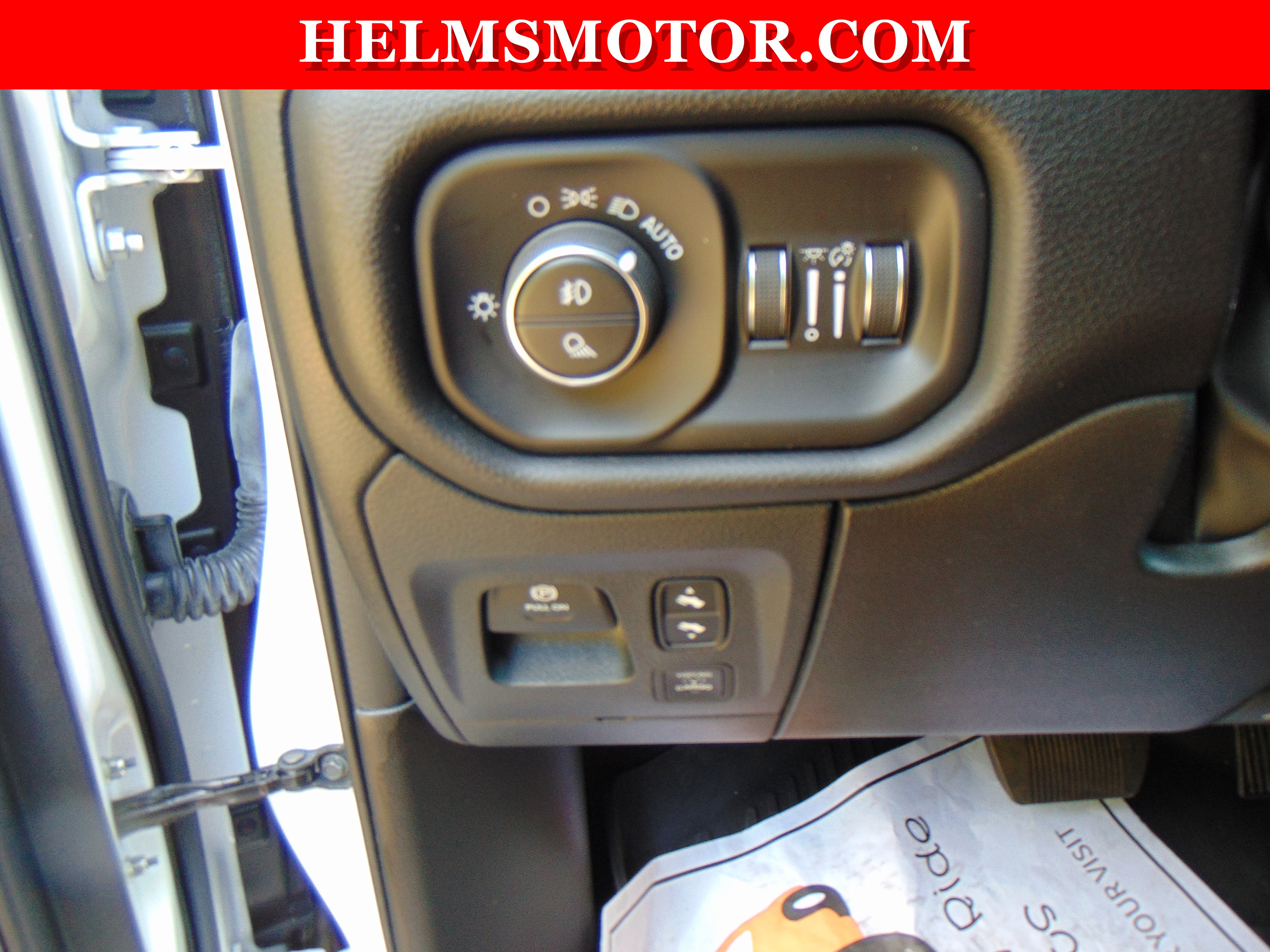 Used 2024 RAM 1500 Laramie AWD/4WD image 26