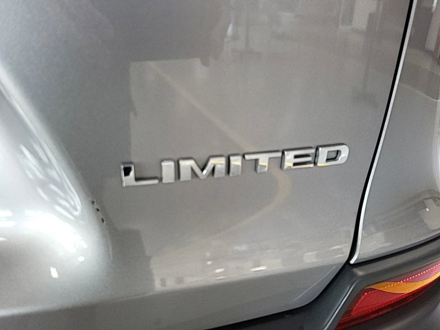 Used 2020 Jeep Cherokee Limited image 11