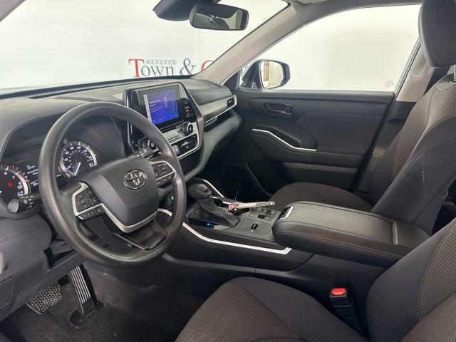 Used 2023 Toyota Highlander L image 19