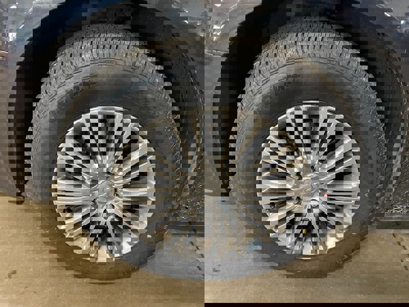 Used 2014 Chrysler Town & Country Touring-L w/ Driver Convenience Group image 26