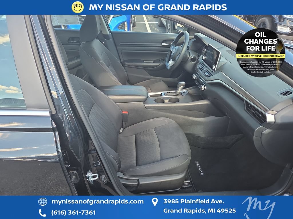 Used 2025 Nissan Altima 2.5 SV FWD image 21