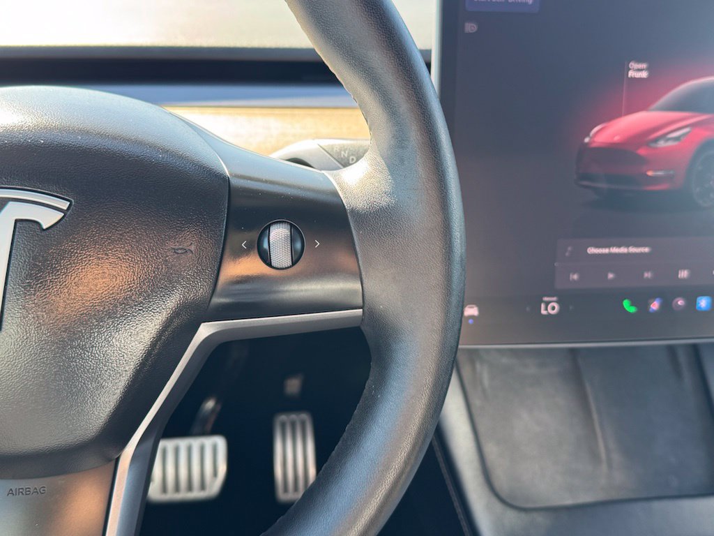 Used 2022 Tesla Model Y Performance AWD/4WD image 10