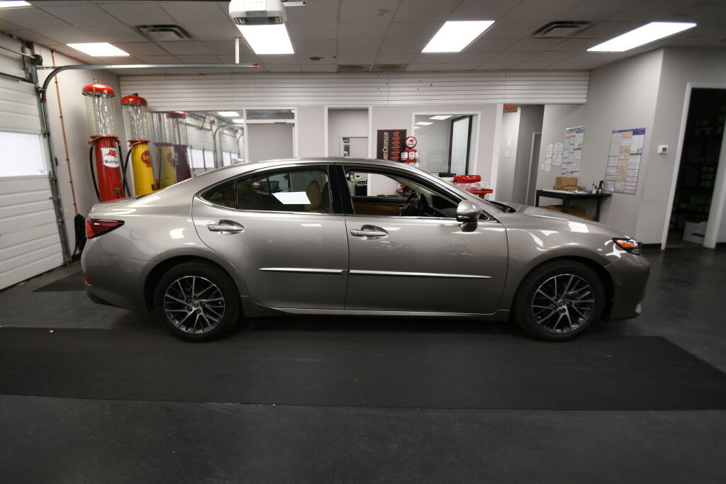 Used 2017 Lexus ES 350 w/ Navigation System Package image 9