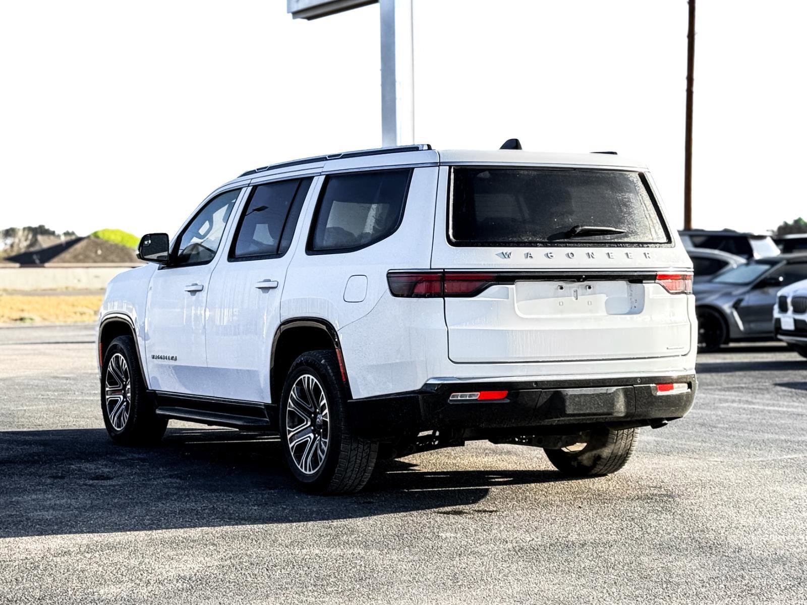 Used 2024 Jeep Wagoneer Series II w/ Flexible Seating Group image 7