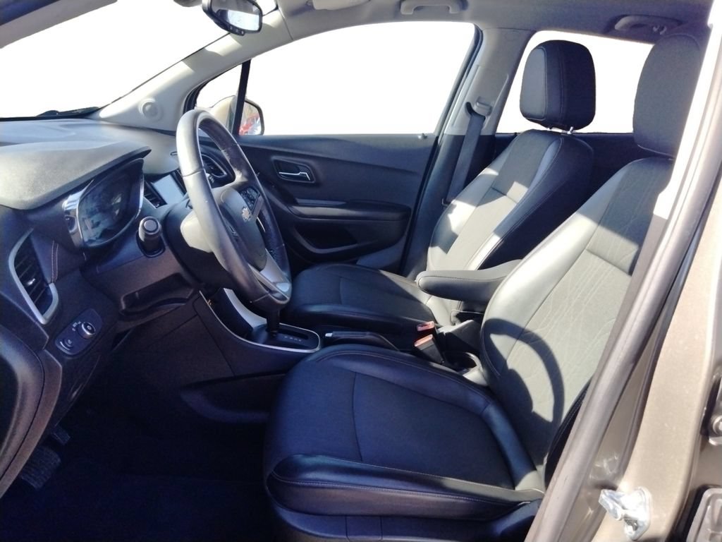 Used 2022 Chevrolet Trax LT w/ LT Convenience Package AWD/4WD image 9