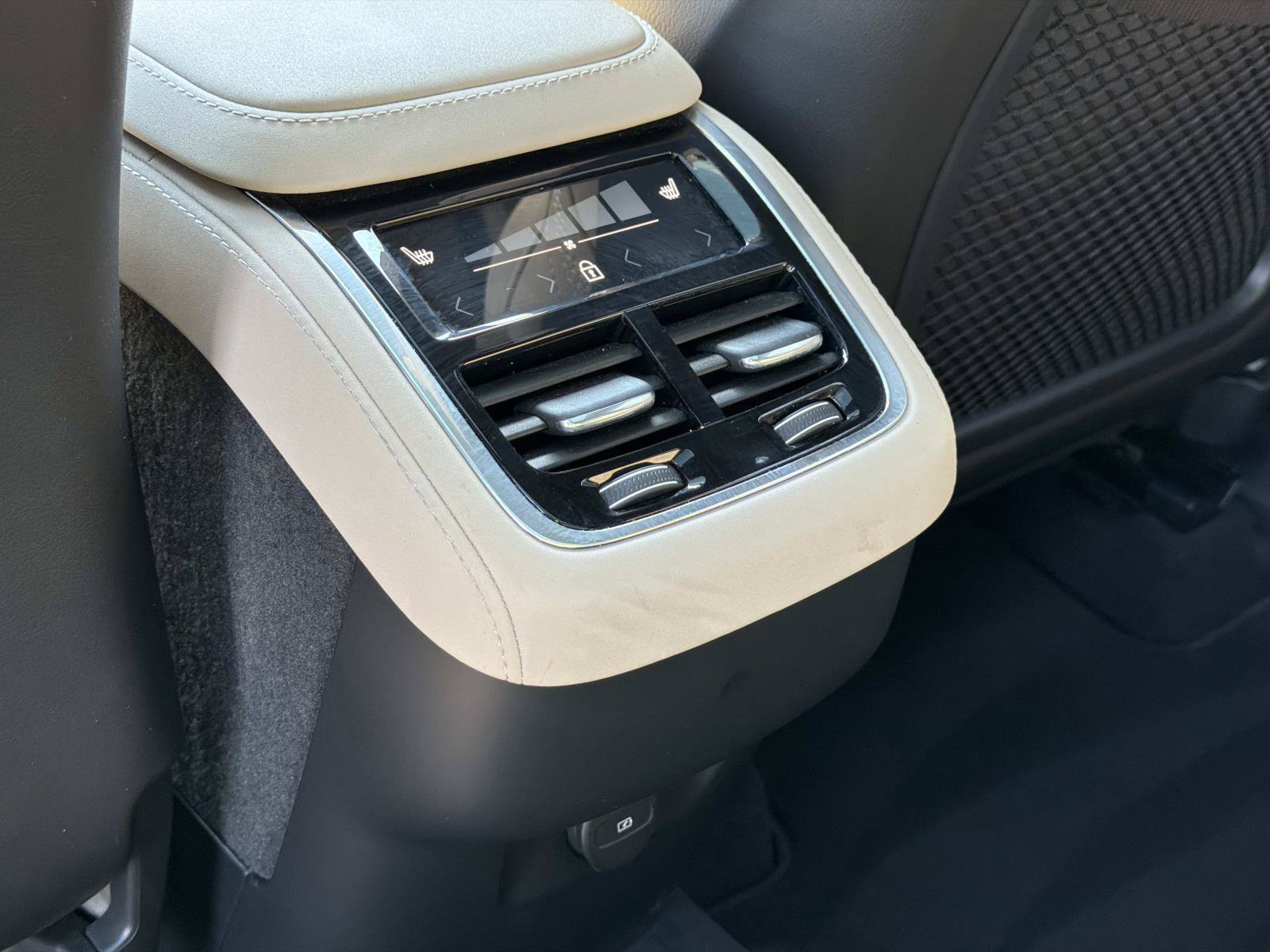 Certified 2026 Volvo XC90 B6 Plus AWD/4WD image 22