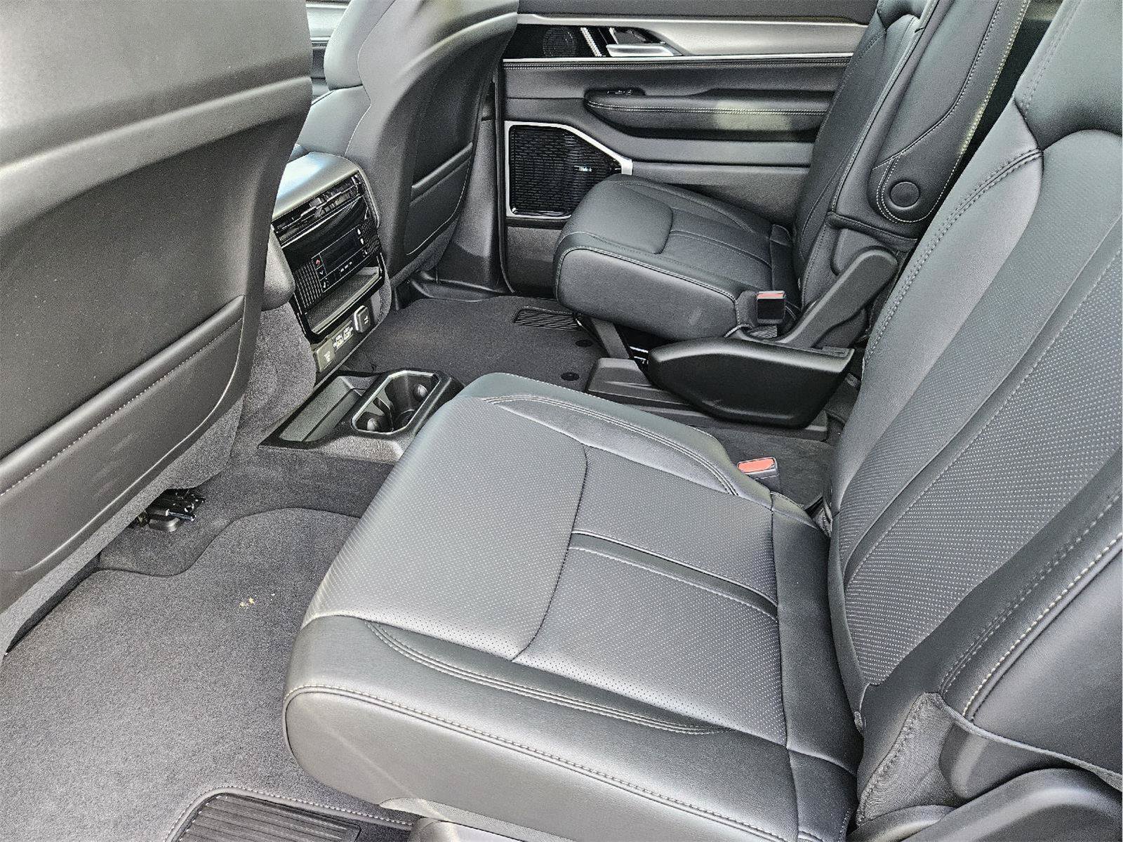 New 2026 Jeep Grand Wagoneer Limited AWD/4WD image 20
