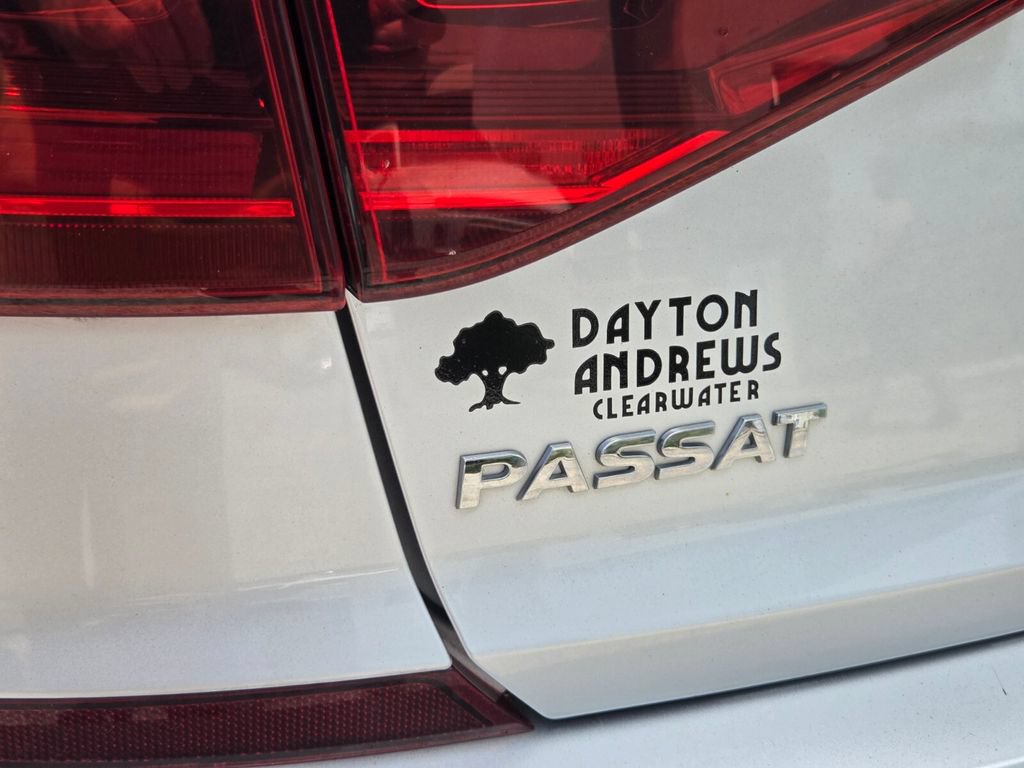 Used 2017 Volkswagen Passat 1.8T R-Line FWD image 10
