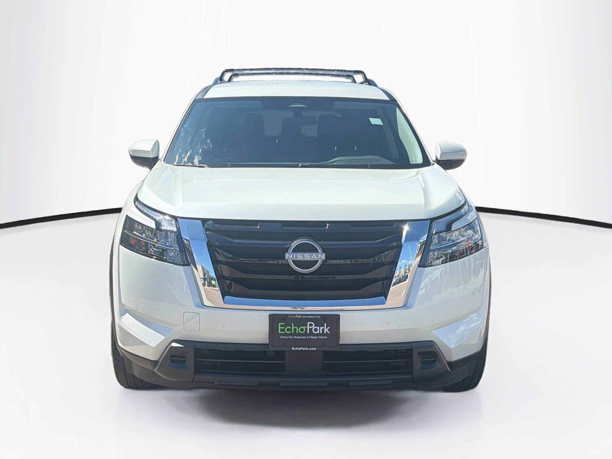 Used 2024 Nissan Pathfinder SV AWD/4WD image 2