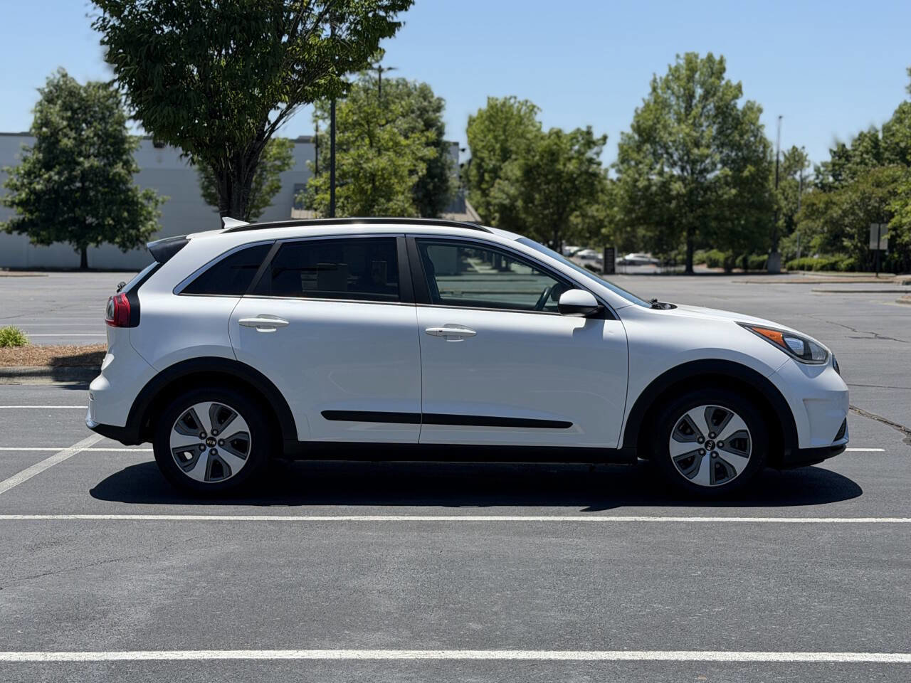 Used 2018 Kia Niro LX FWD image 8