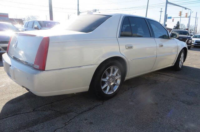 Used 2010 Cadillac DTS Luxury image 24