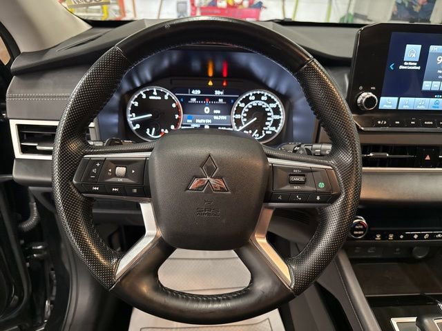 Used 2024 Mitsubishi Outlander SE image 12