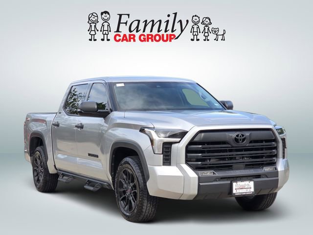 Used 2022 Toyota Tundra SR5 w/ Convenience Package image 2